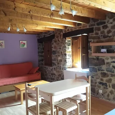 Con Terraza En El Valle De Soba